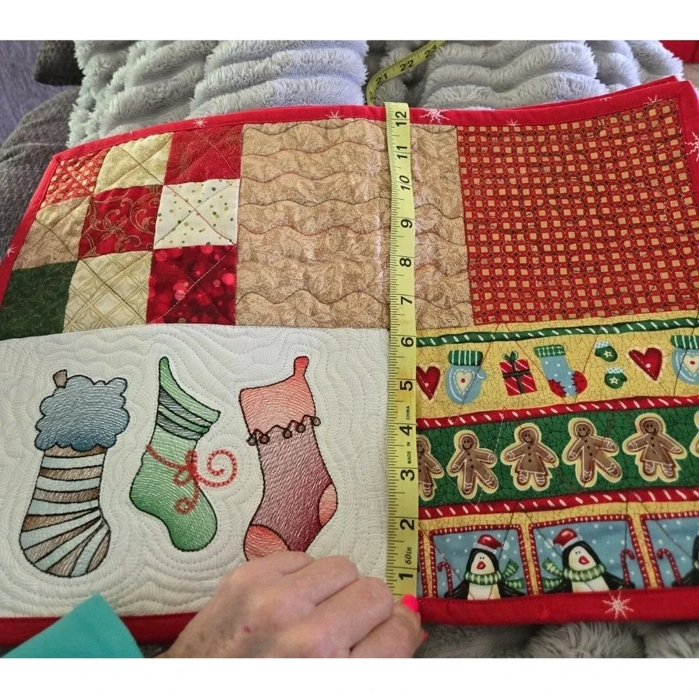 Christmas Embroidered Placemats-18x12-Set of 4-Patchwork-Quilted-Holiday-EUC!!